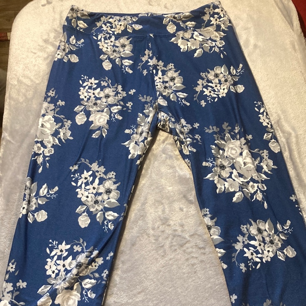 Extra small blue floral leggings